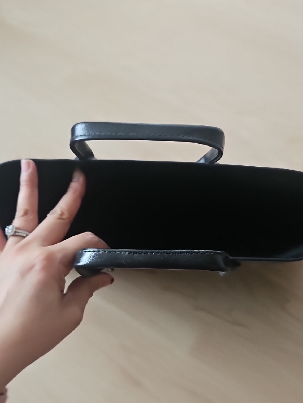 Black Leather Briefcase-Style Carry Bag - Picture 5 of 9